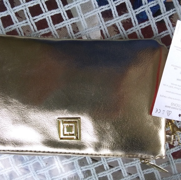 Liz Claiborne charging wallet - Picture 3 of 5